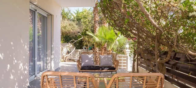 Lambis House - Three Bedroom Apartment, Sleeps 6 in Limassol