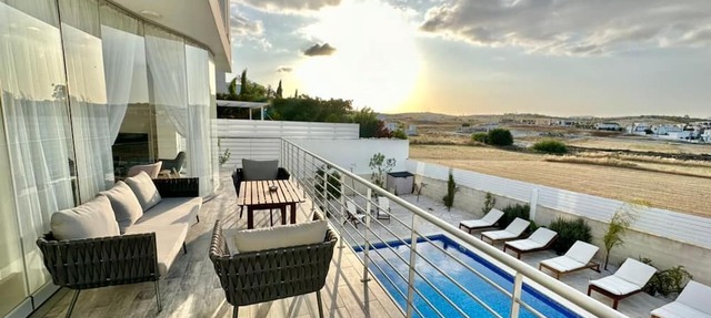 Villa Rizoelia - Perfect for 2-3 families holidaying together! in Aradippou