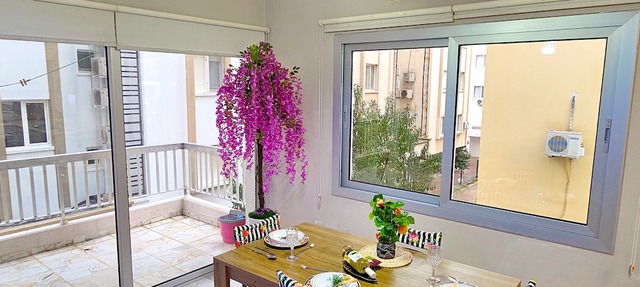 Sleek Flat w Balcony 3 min to Coast in Kyrenia in Girne
