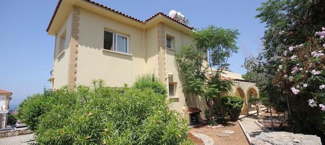Villa Murphy with private pool in karsiyaka