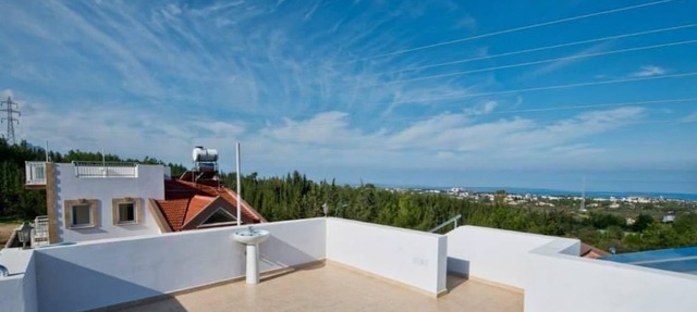 House with Shared Pool and Terrace 9 min to Beach in Girne