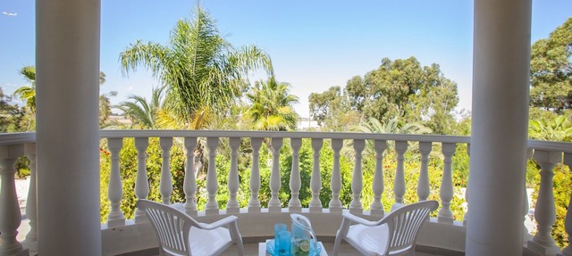 Meneou Beachfront Villa Sunset in Larnaca