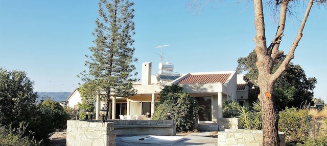 Spacious Villa In Pareklisia - 3 Minutes To The Sea, Great Views And Jacuzzi in Pareklisia