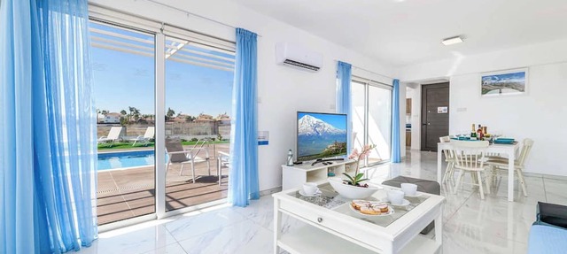 Infinity View - Three Bedroom Villa, Sleeps 6 in Liopetri