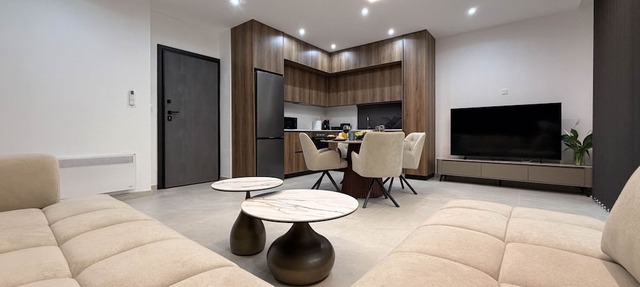 Cecilia Suite #103 - 2BDR - 24/7 Concierge in Lakatamia