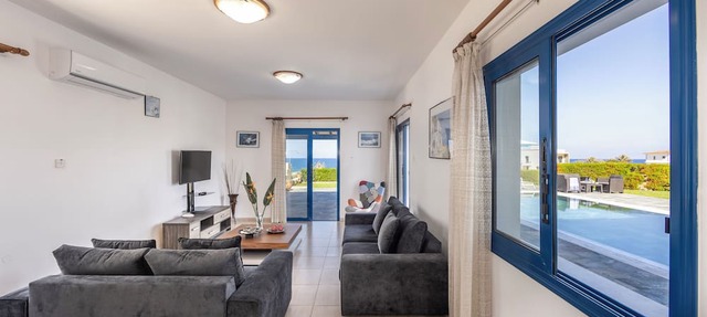 Diana Seaside Villas in Pomos