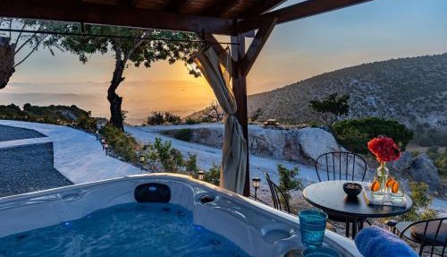 Seaview Wooden Cabin with Jacuzzi in Peristerona