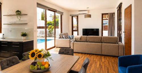 Palm Tree Villa By Staycom in Oroklini