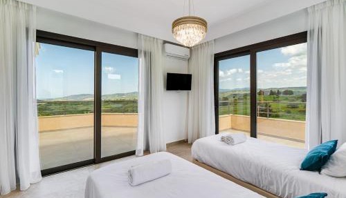 Villa Theletra with Private Pool and Great Views in Theletra