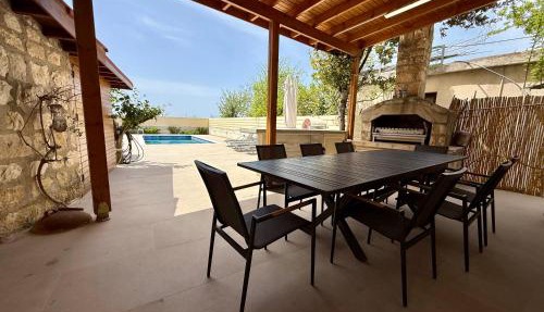 Authentic 5 Bedroom Stone Villa with Pool in Kathikas in Kathikas