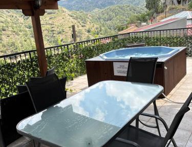 Love Holiday Suite 2 in Tris Elies