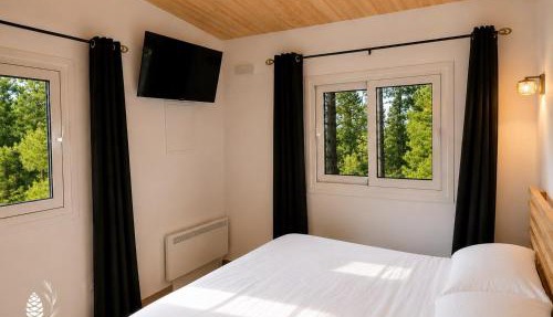 Pinecone Luxury Glamping in Louvaras