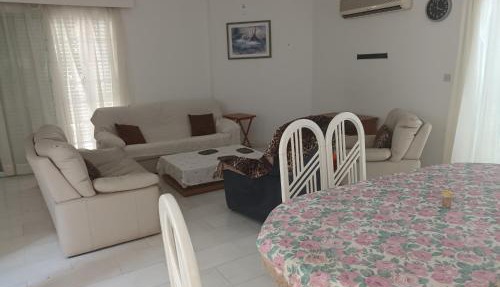 Room in amazing villa in tourist area near beach in Oroklini