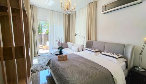 Villa Del Mar with Heated Pool & Spa in Mazotos