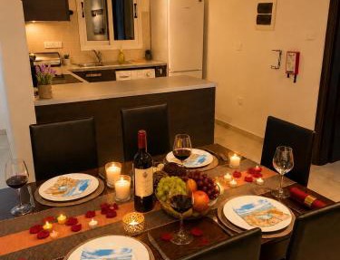 Cozy Sea View Apartment with Pool in Peaceful Paphos Area in Paphos