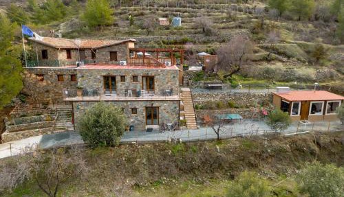 Fikardou Chalets in Phikardhou