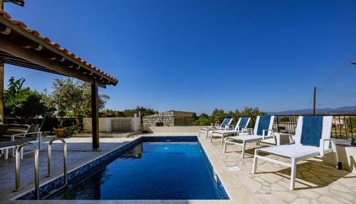 Stroumpi Private Pool Villa in Stroumbi