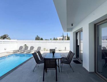 Hubstay - Seaview Villa Oriana in Larnaca in Larnaca