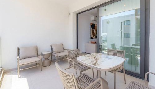 Kalamon Luxury Suite 105 w Pool & Gym in Livadhia