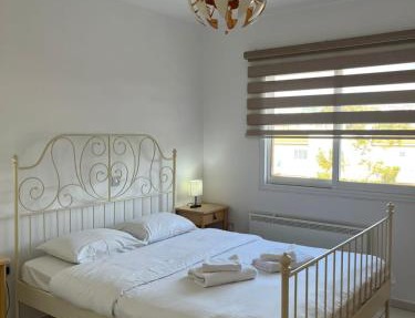 IRIS VILLAGE, NEAR KINGS AVENUE MALL - By NOMA STAYS Cyprus in Paphos