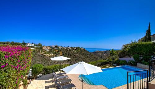 4 bedroom Villa Helidoni with private infinity pool, Aphrodite Hills Resort in Kouklia