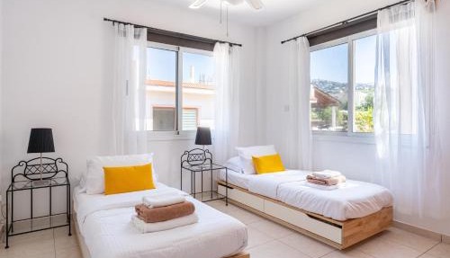 Tala Retreat 2 bedrooms and 2 bathrooms with pools in Tala