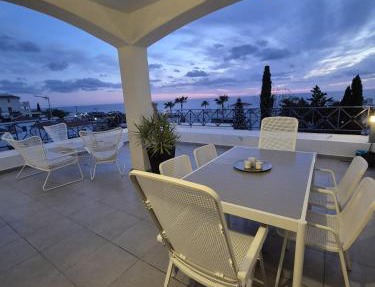 Sunset Sea View Apartment in Kissonerga in Kissonerga