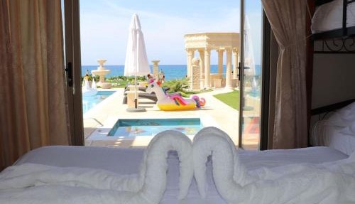 Luksuzna Vila ob plaži z bazenom in Paphos