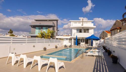 Faros Seaside Villa Larnaca in Perivolia