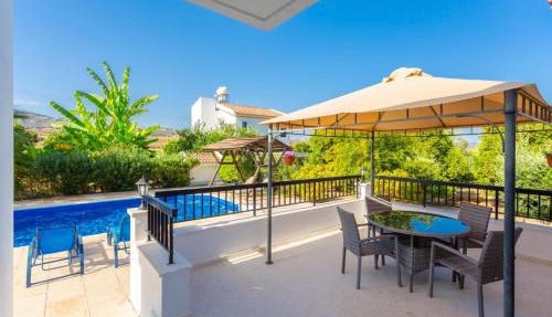 Villa Charoula Pente in Paphos