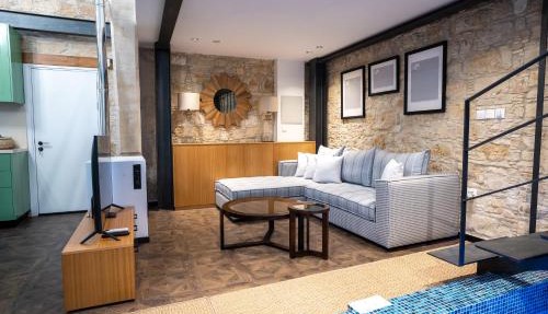 Palazzino Luxury Suites in Lofou