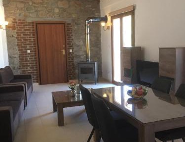 Love Holiday Suite 1 in Tris Elies