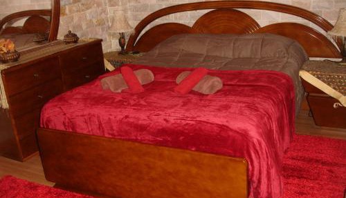 The Love Holiday House in Tris Elies
