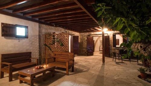 Chloe's House in Pano Akourdalia
